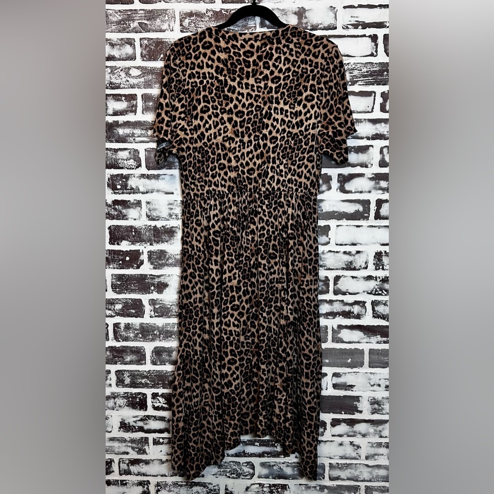 Torrid Leopard Print Challis Button Front Sharkbi… - image 3